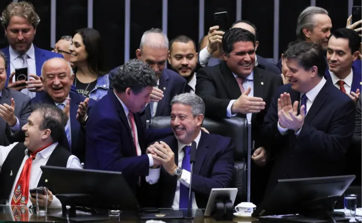 REFORMA TRIBUTÁRIA E AS HOLDINGS: O QUE MUDA E COMO ADAPTAR SUA ESTRUTURA